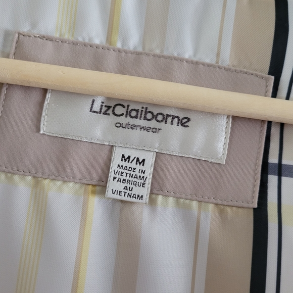 Liz Claiborne Women's Spring 3/4 Trench Coat  Tan/Beige Size M. - Picture 6 of 10